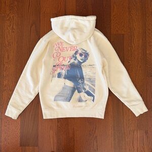 Taylor Swift (Taylor’s Version) 1989 Style Hoodie Size S sold out online!
